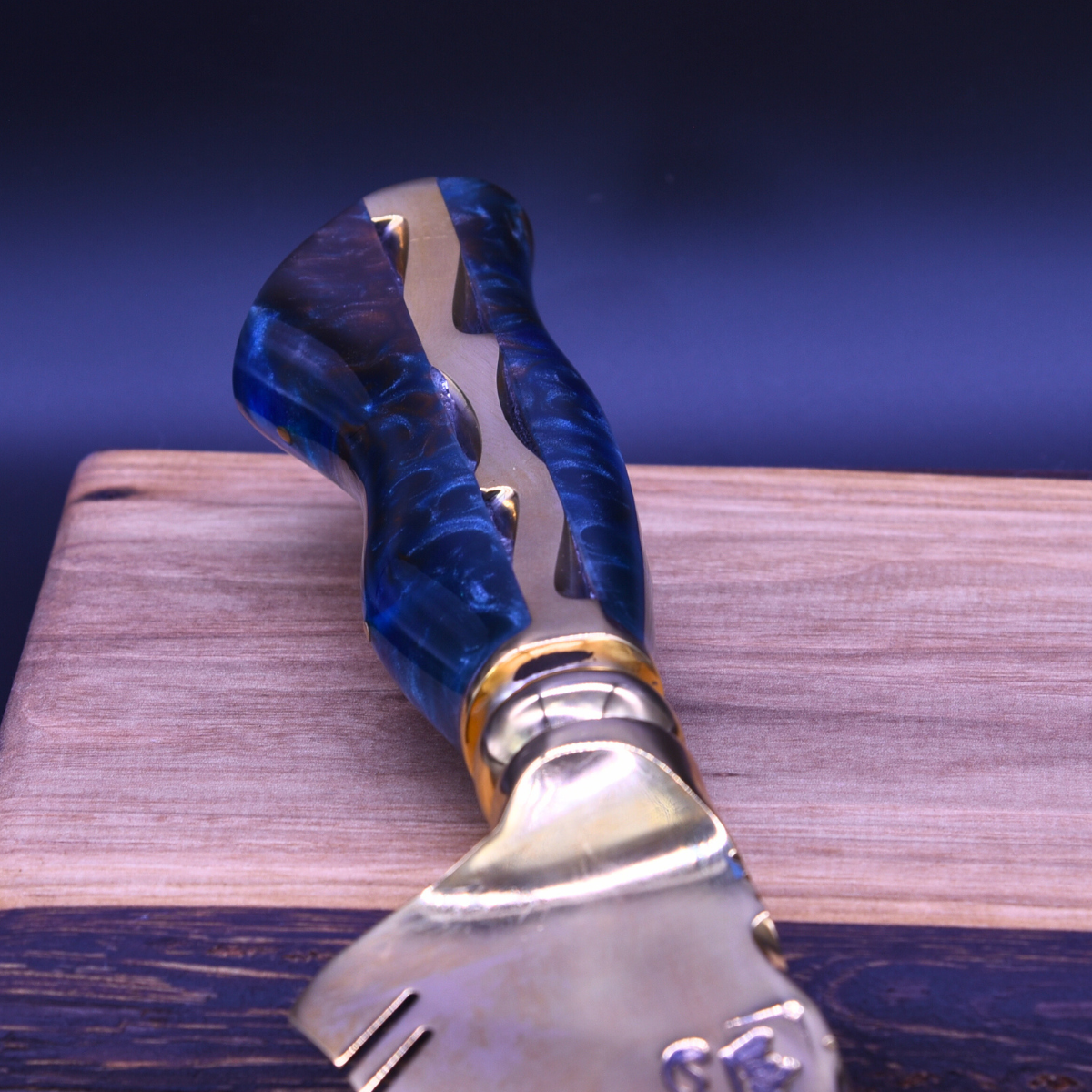 "The Sovereign Thorn" — Full Gold Collector Knife