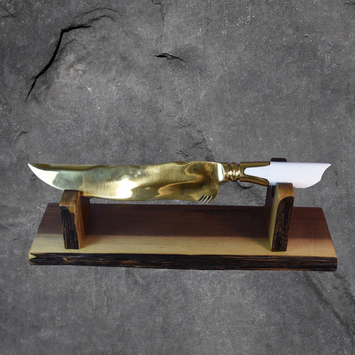 The Azure Fang — Partial Gold Collector's Blade