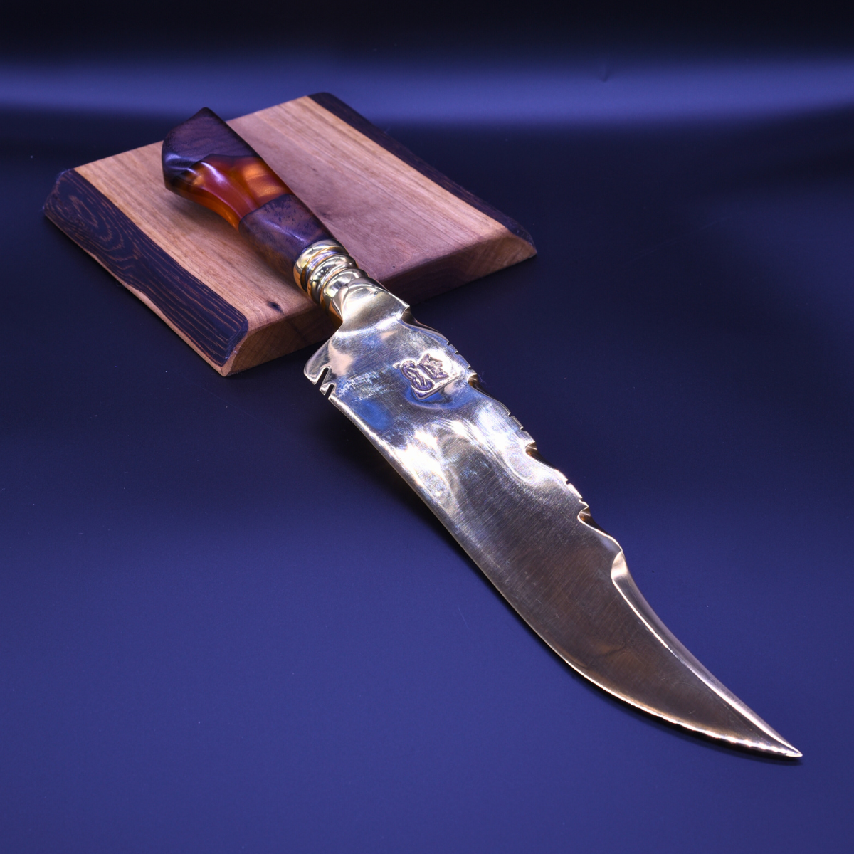 “The Gilded Fang” – Full Gold Collector Knife
