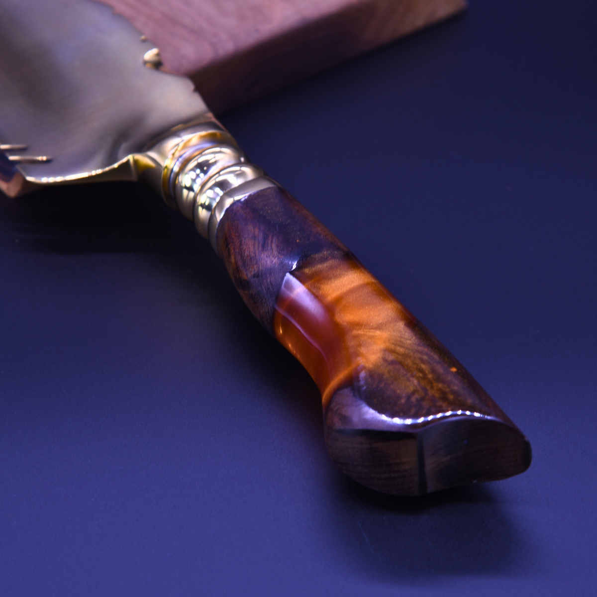 “The Gilded Fang” – Full Gold Collector Knife