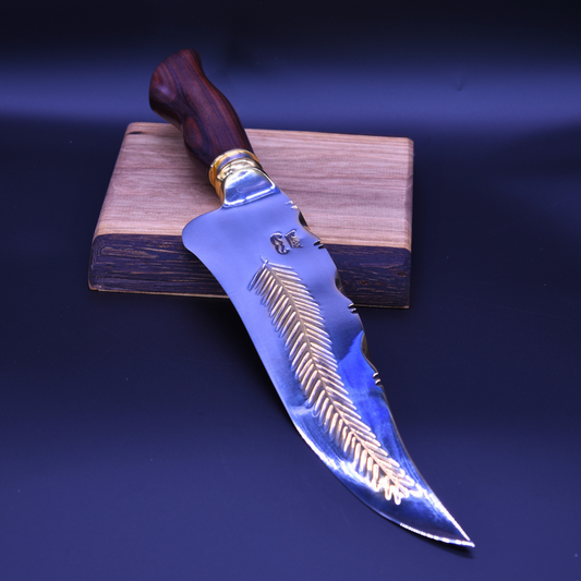 “The Ironleaf” — Mixed Gold & Steel Collector Knife
