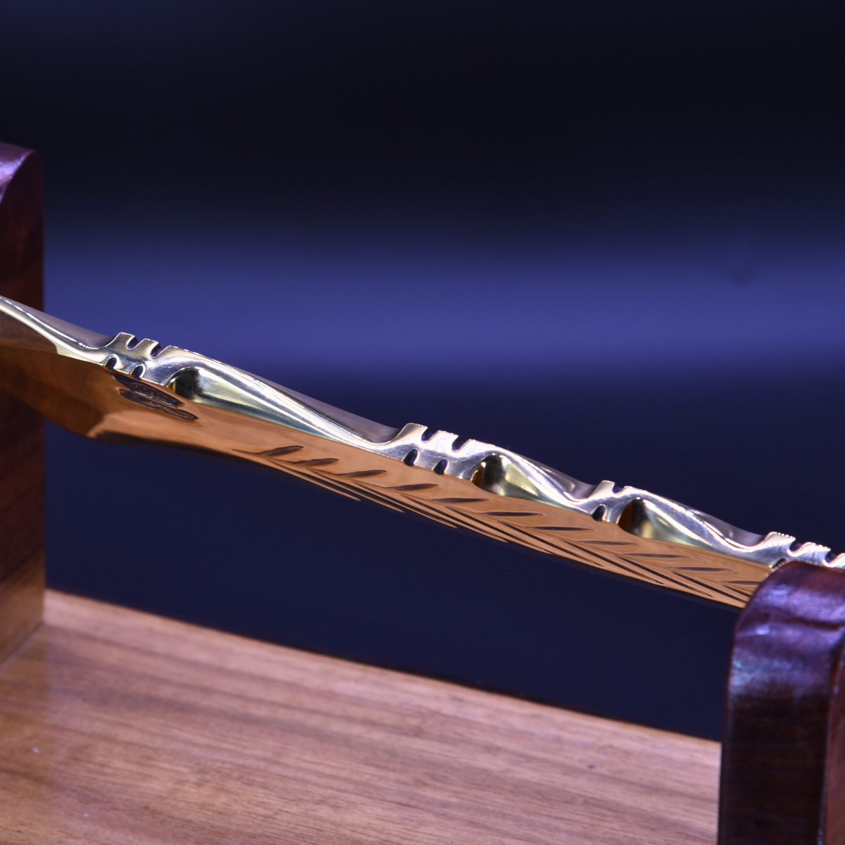 "The Frostleaf" — Full Gold Collector Knife