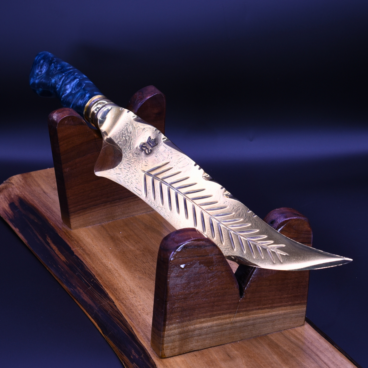"The Frostleaf" — Full Gold Collector Knife