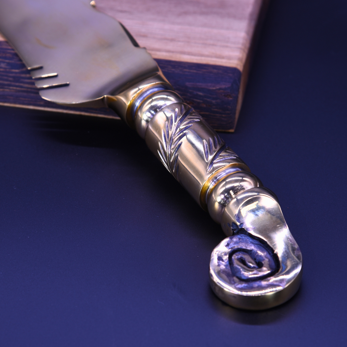 "The Fiddlehead" – Full Gold Collector Knife