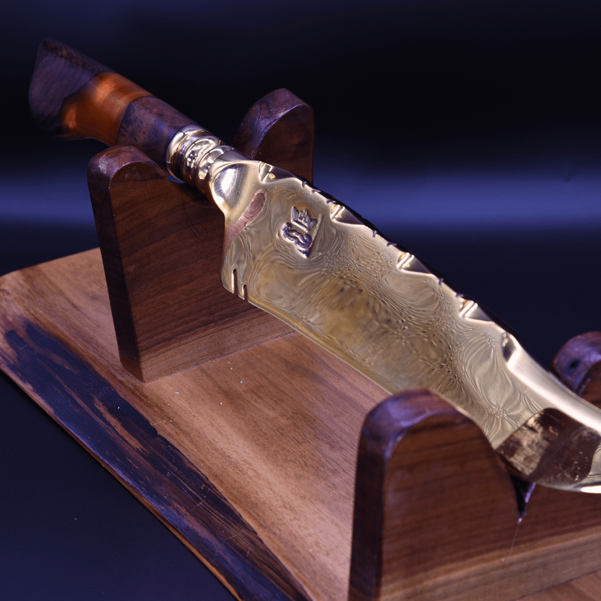 “The Gilded Fang” – Full Gold Collector Knife - OwnTheFire™