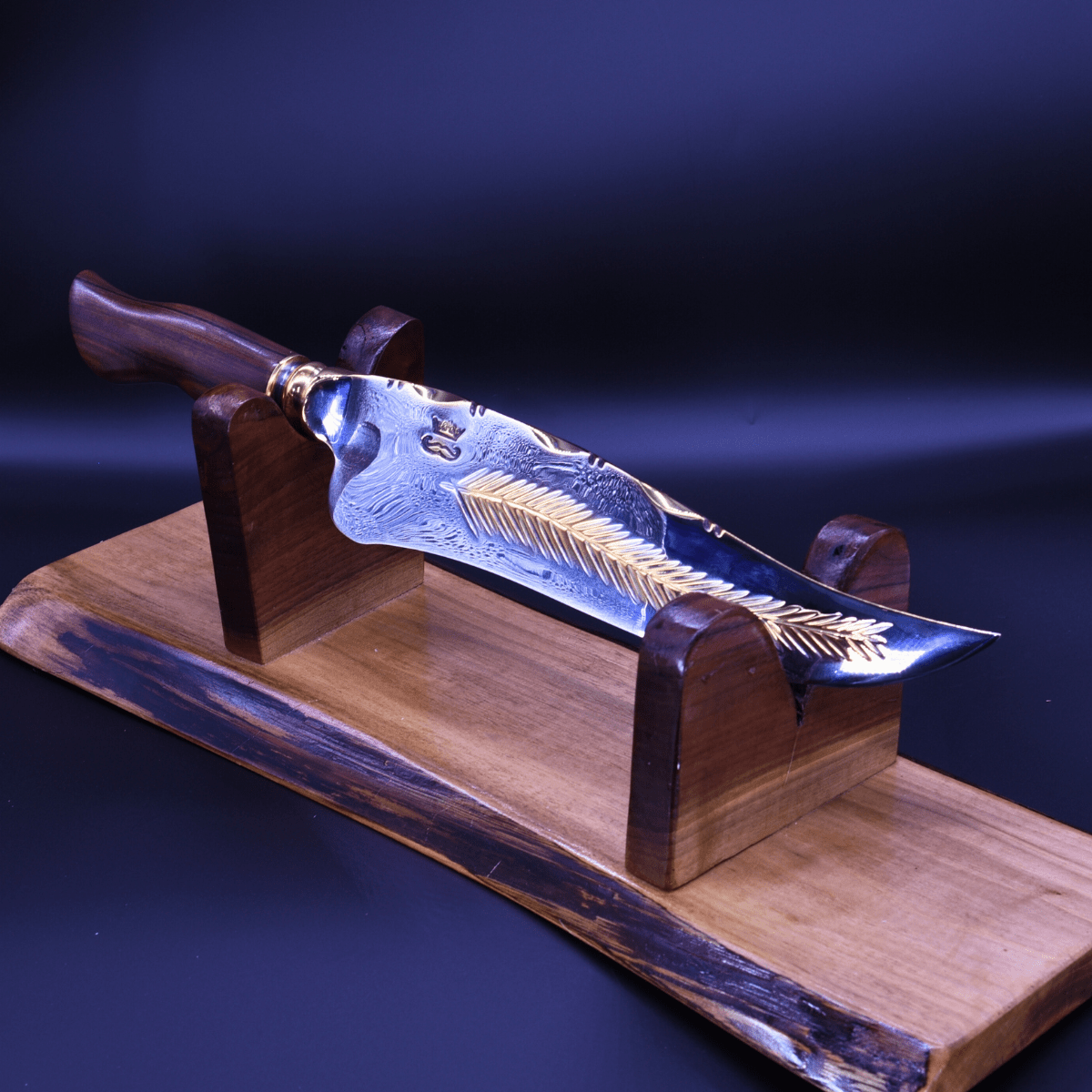 “The Ironleaf” — Mixed Gold & Steel Collector Knife - OwnTheFire™